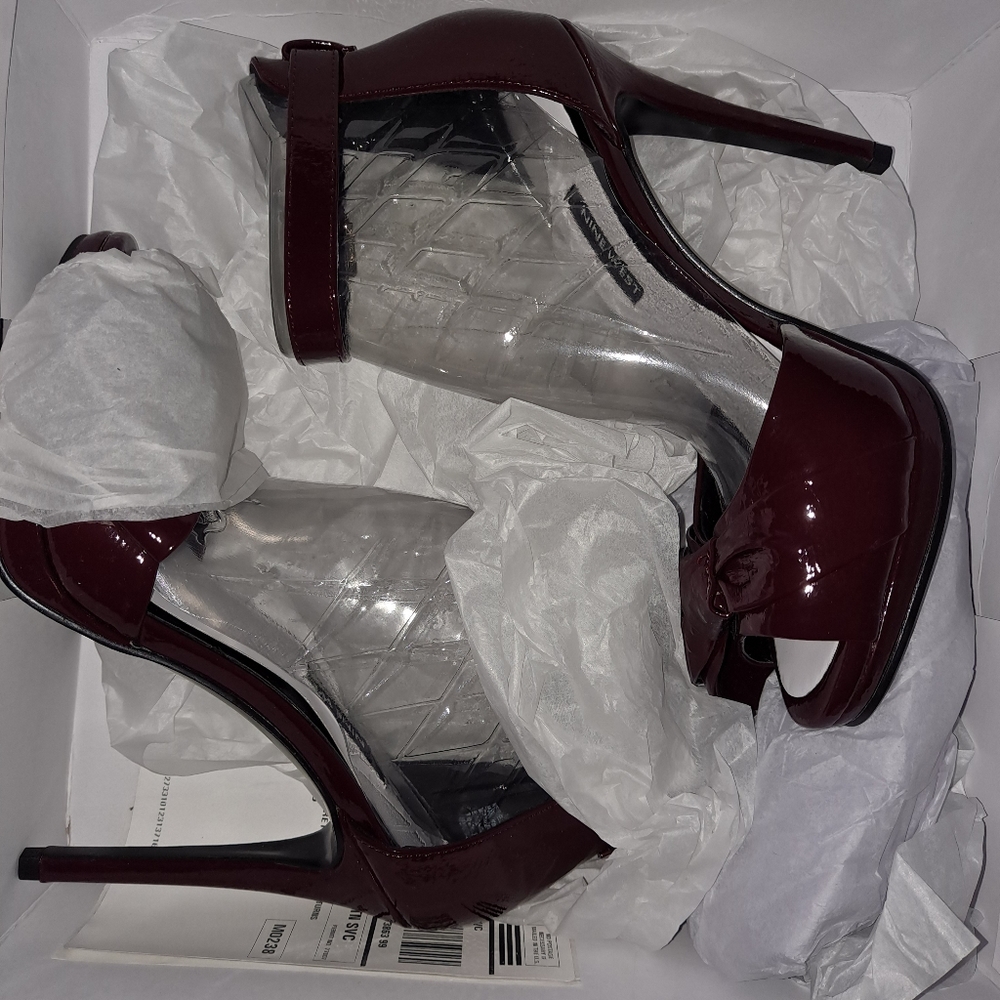Shoe - Picture 3 of 6